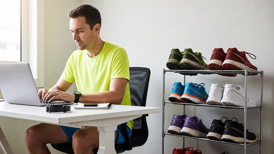 Läufer plant sein Lauftraining - Lauftipps Trainingspläne